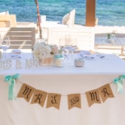 der liebevoll dekorierte Wedding Table